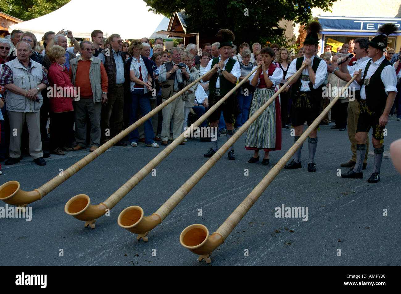 Quatre Allemands En Costume Traditionnel Banque D image Et Photos Alamy Quatre Allemands En Costume Traditionnel Banque D image Et Photos Alamy