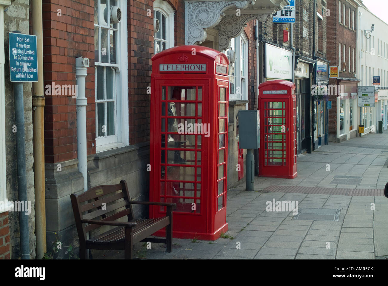 Deux boîtes de téléphone main street malton Banque D'Images