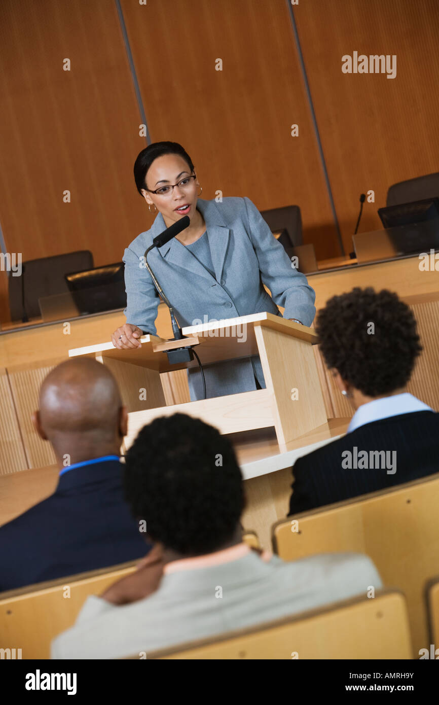 African businesswoman giving lecture Banque D'Images