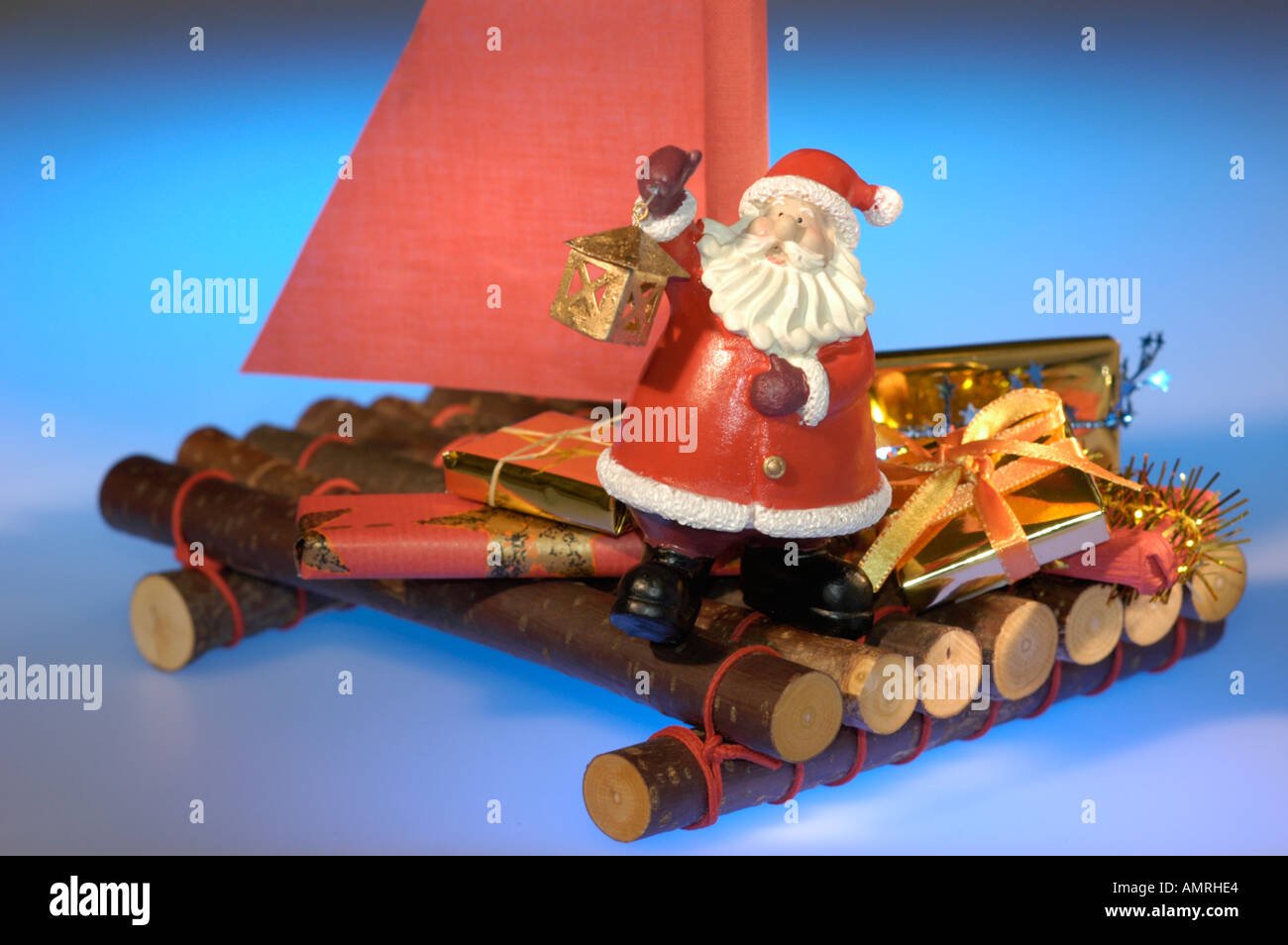 Nikolaus Santa Claus auf einem Floss Urlaub Reise ist überall Hiver Weihnachten auf der Welt Santa Claus sur un flotteur billet Banque D'Images