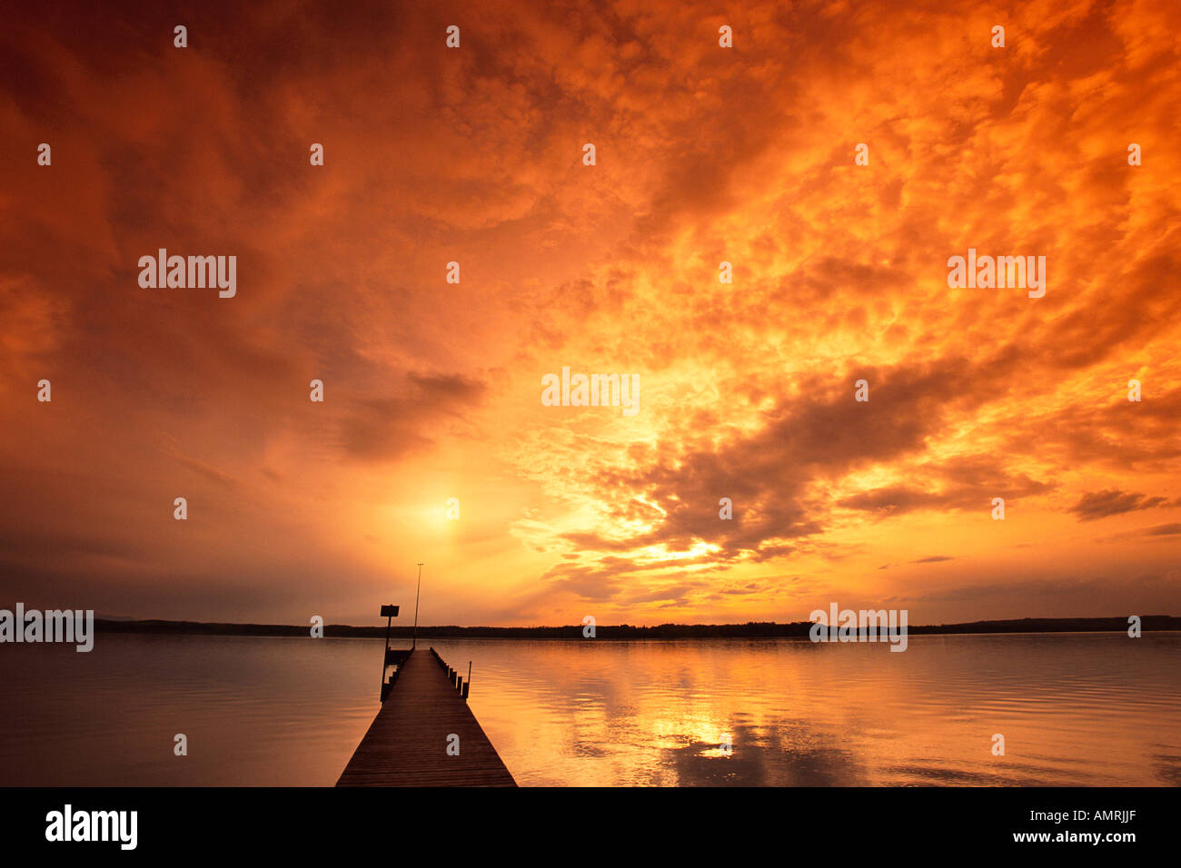 Le coucher du soleil, le Lac de Starnberg, en Bavière, Allemagne Banque D'Images