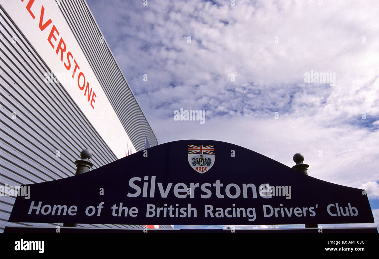Panneau à l'entrée de circuit de course de Silverstone Banque D'Images