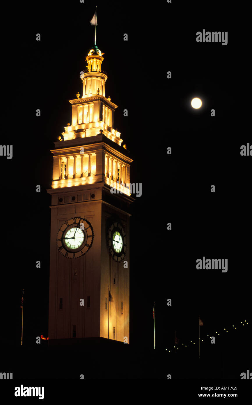 La Californie, San Francisco, Ferry Building at night Banque D'Images