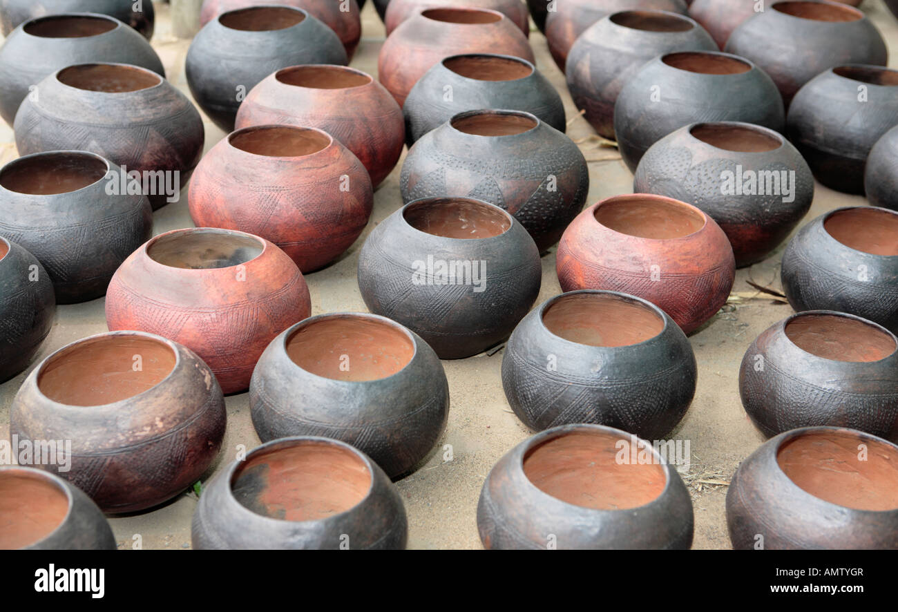 Pots africains à vendre Banque D'Images