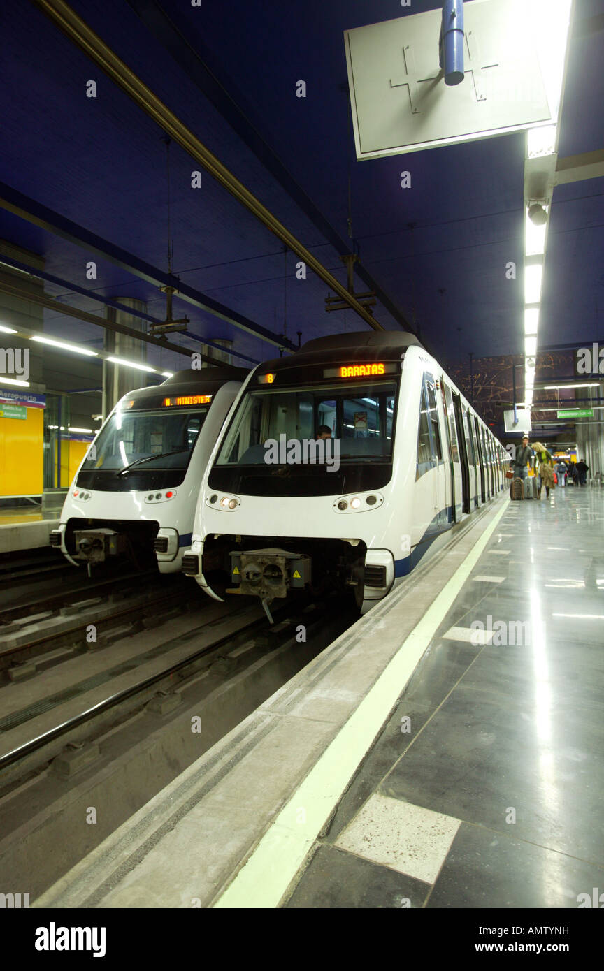 Unités de métro de Madrid en circulation Banque D'Images