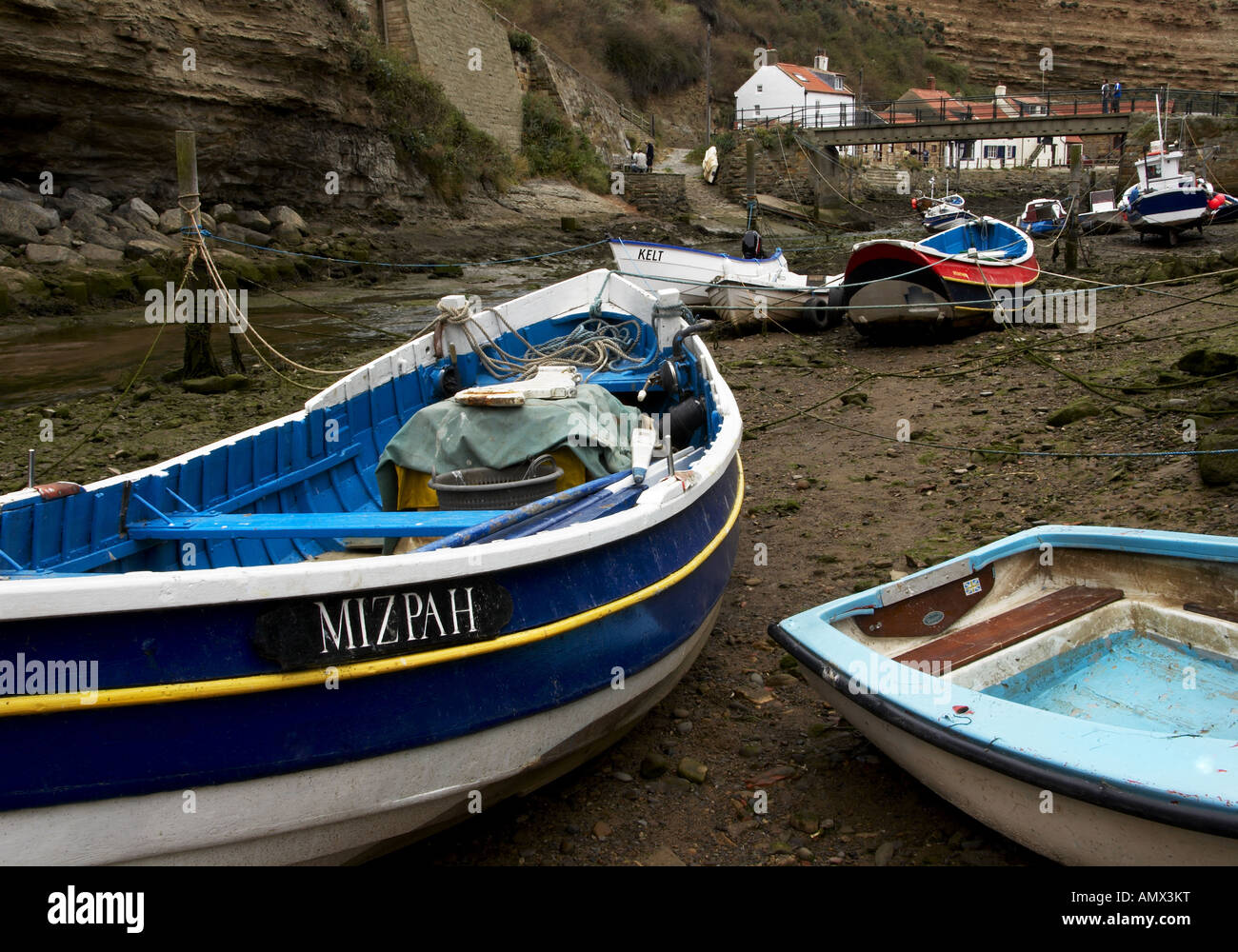 Bateaux dans Staithes North Yorkshire UK Banque D'Images