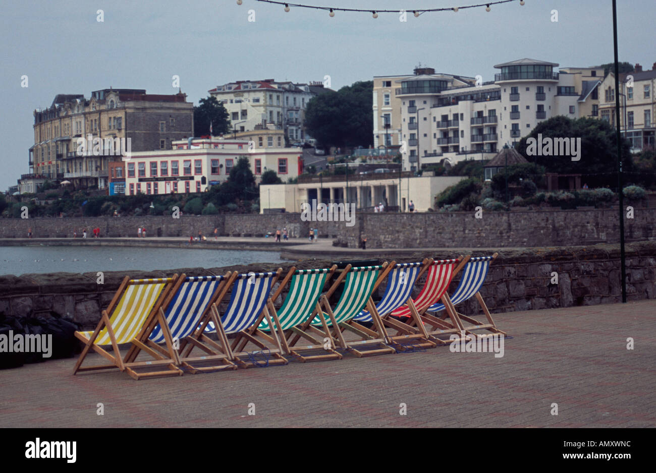 Rangée de chaises longues sur le front, Weston Super Mare, Somerset, UK Banque D'Images