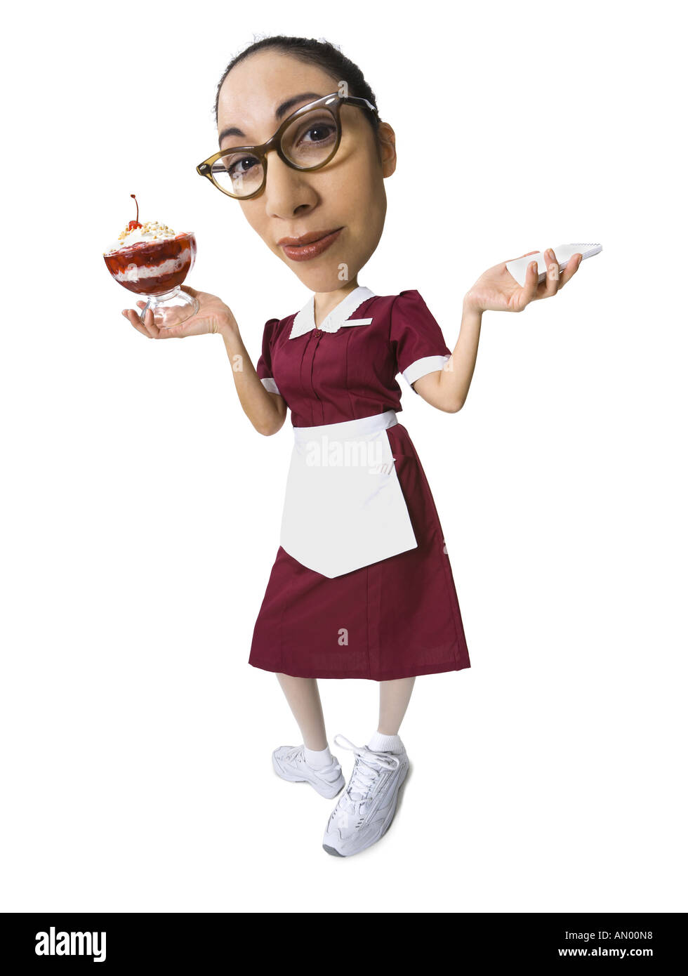 Portrait d'une jeune femme tenant une glace et un carnet de notes Banque D'Images