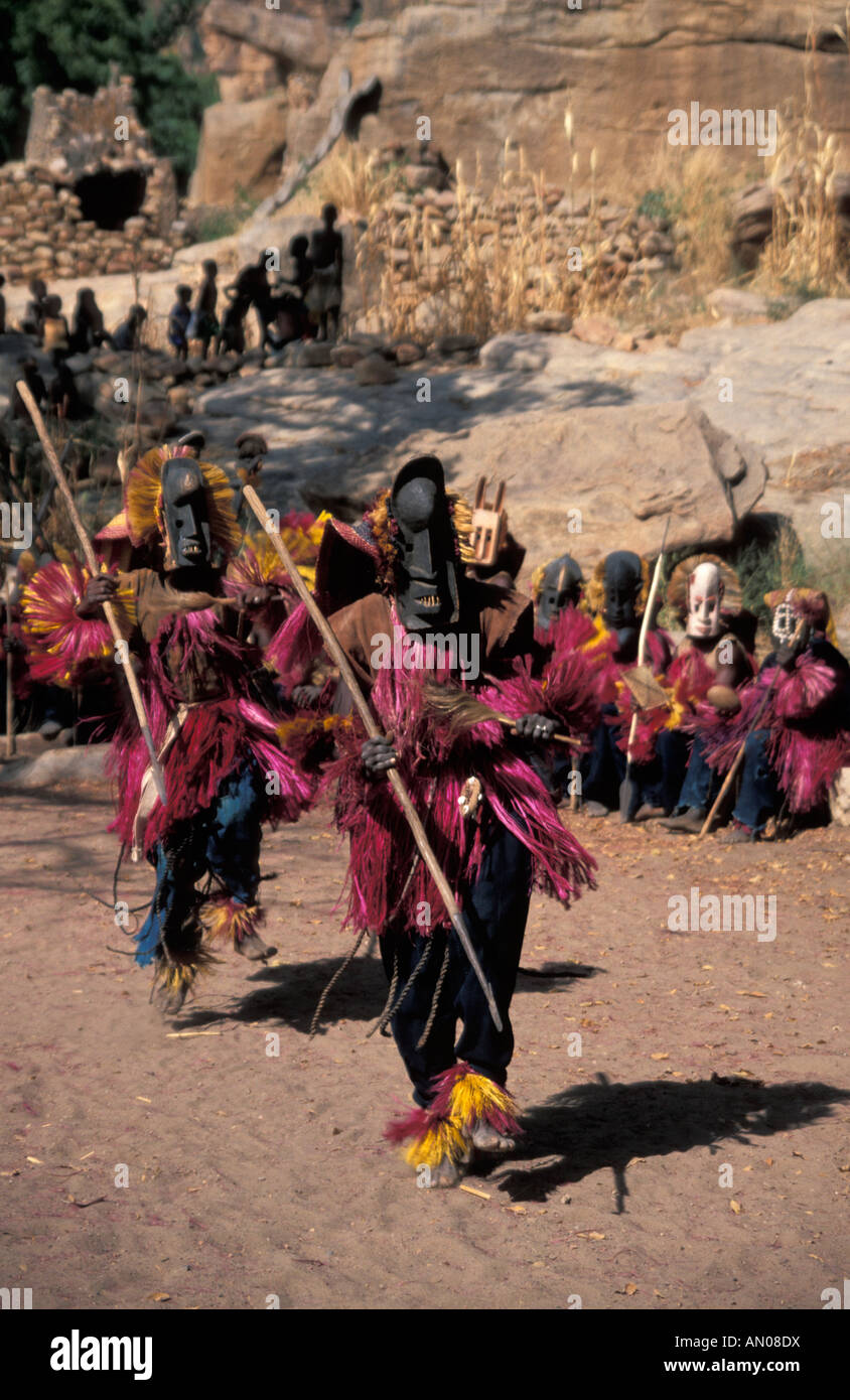 Mali Dama Festival à Ireli légende locale danseurs masqués Banque D'Images