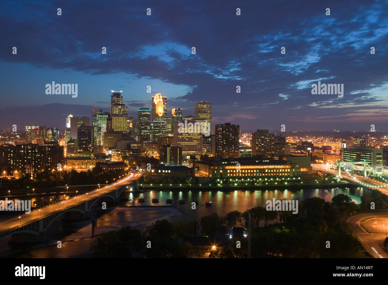 USA, Minnesota, Minneapolis : soirée sur les toits de la ville à partir de la scène principale de St Antoine Banque D'Images