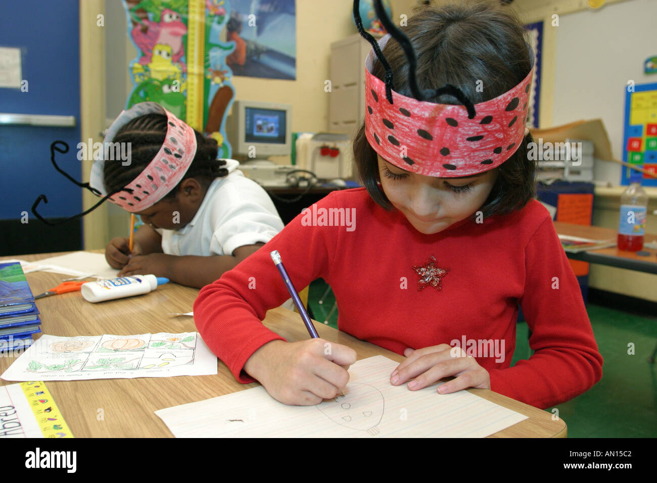 Miami Florida,Overtown,Frederick Douglass Elementary,enseignants,robe,tenue,costume littéraire,lecture,éducation,personnage fictif,lecture,Stud étudiant Banque D'Images