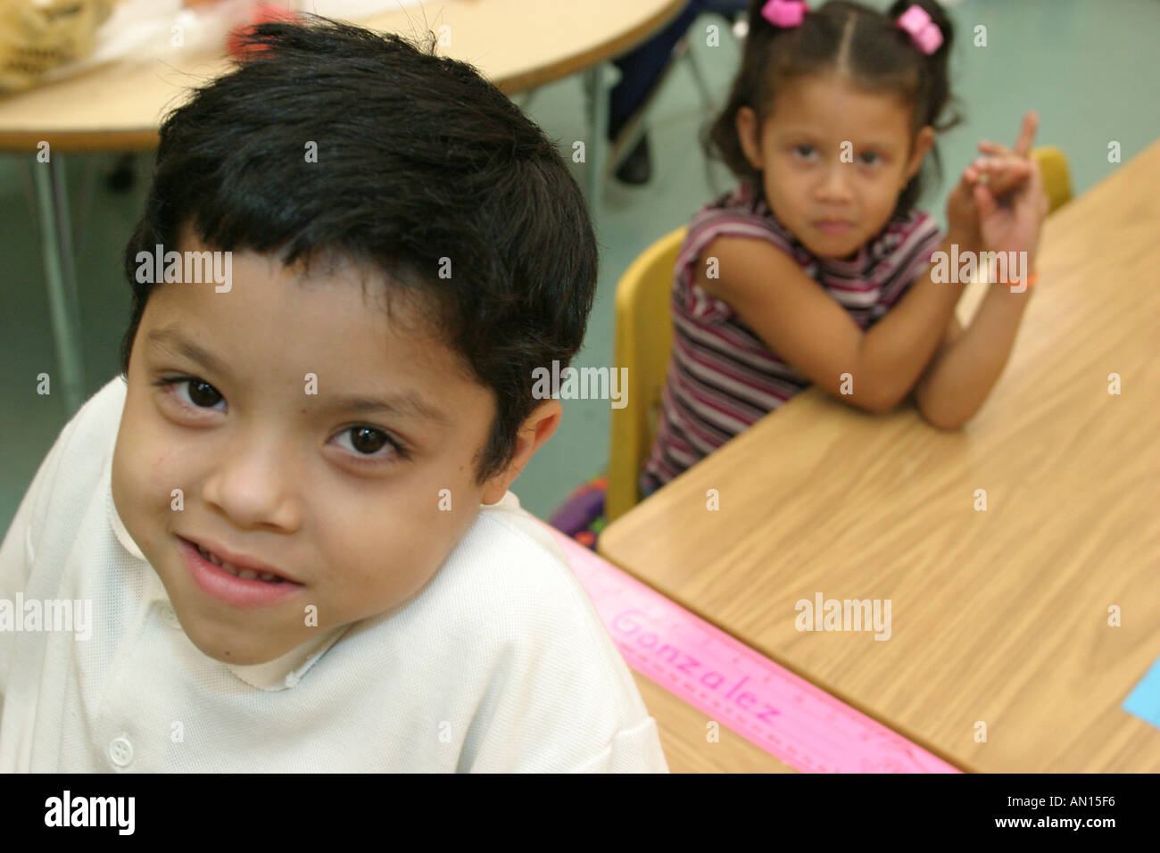 Miami Florida,Overtown,Frederick Douglass Elementary,enseignants,robe,tenue,costume littéraire,lecture,éducation,personnage fictif,lecture,Stud étudiant Banque D'Images