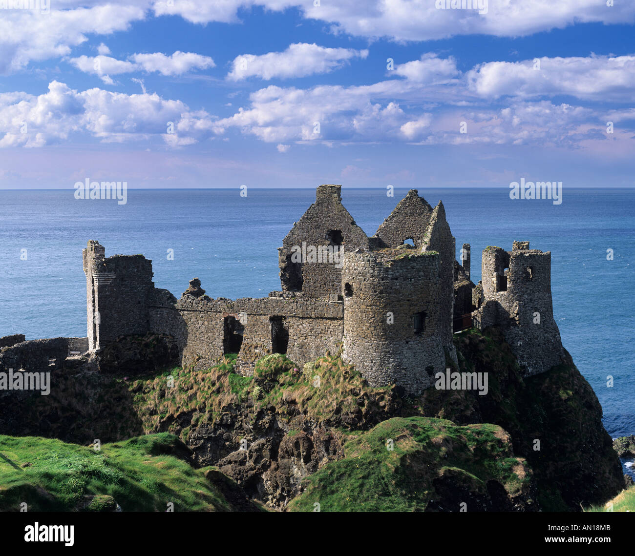 Le Château de Dunluce, Antrim, en Irlande du Nord, Royaume-Uni Banque D'Images