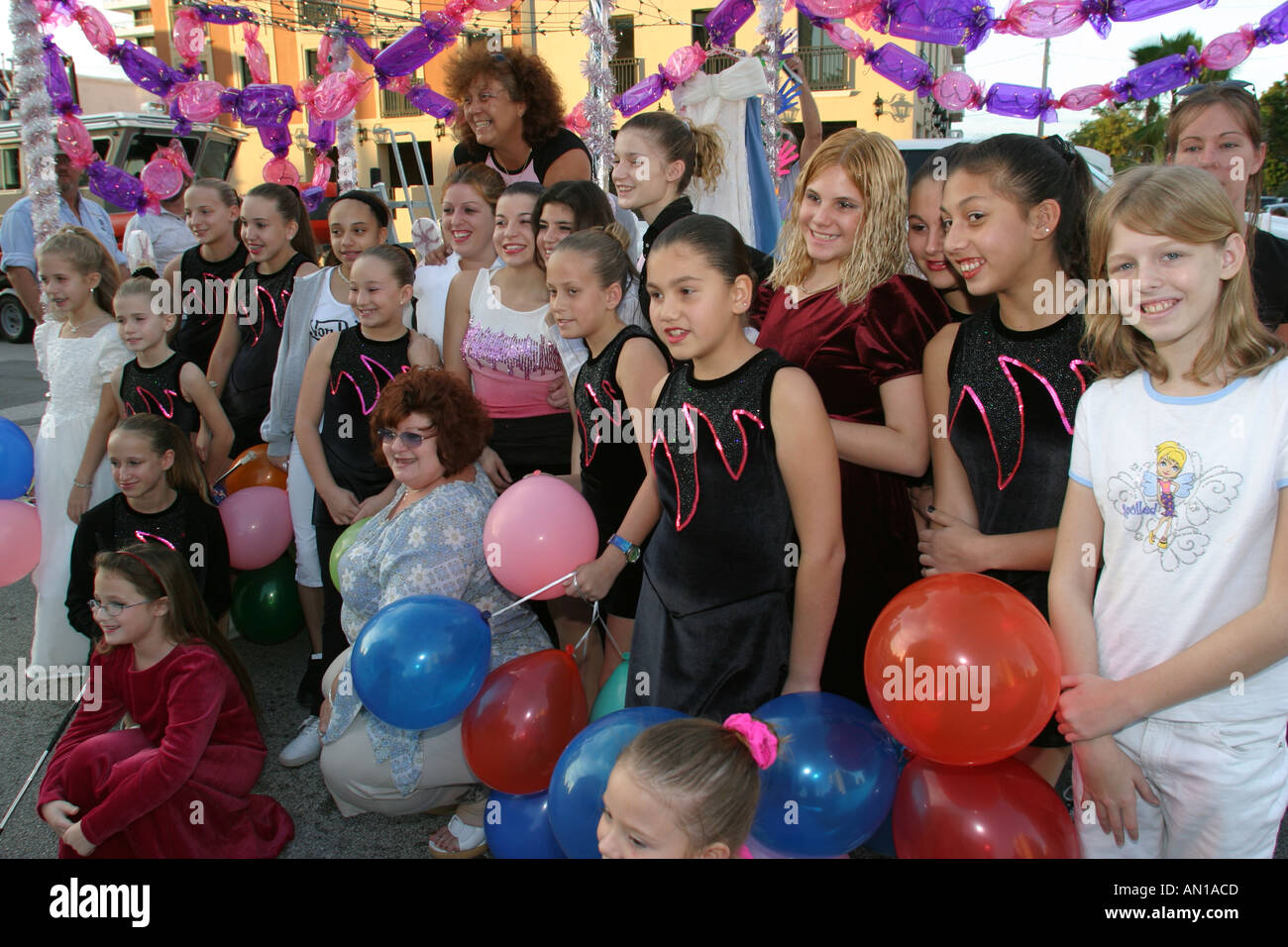 Miami Florida,Coral Gables,Junior Orange Bowl Parade,événement culturel,tradition,activité,marche,exercice,marche,reconnaissance,divertissement,performance Banque D'Images