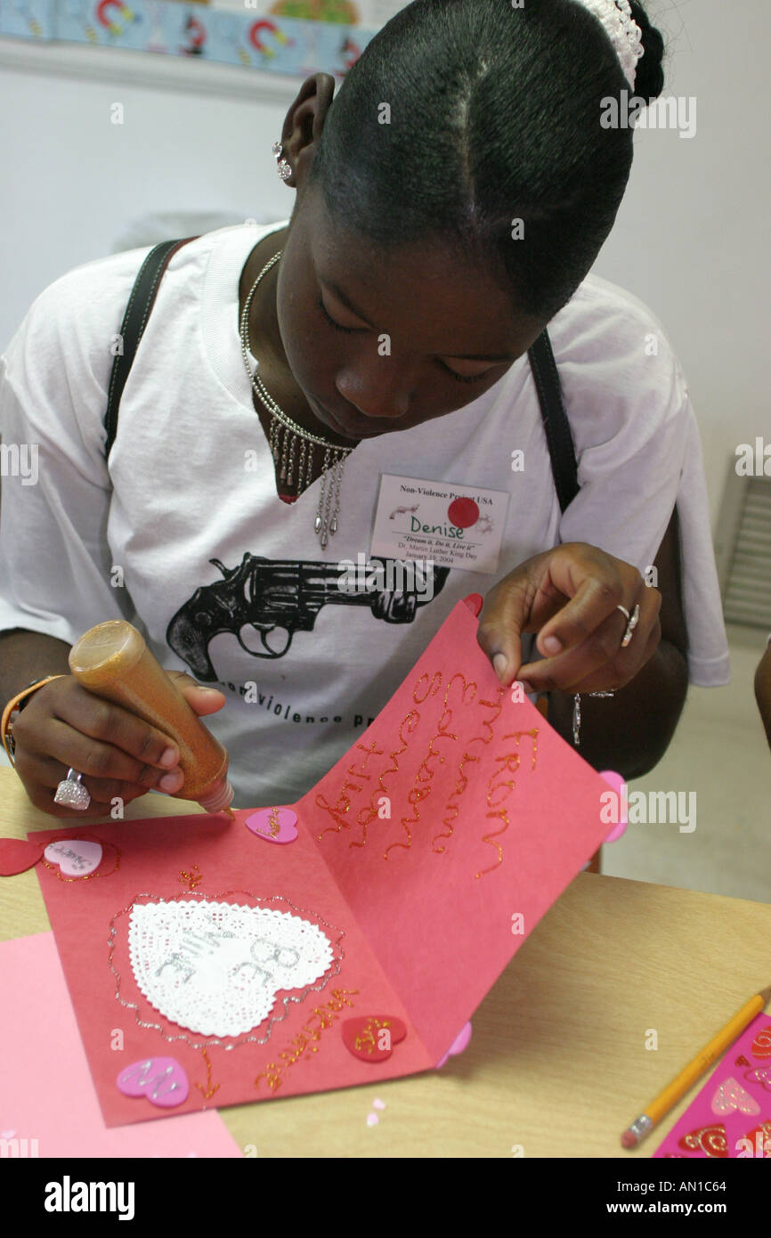 Miami Florida,non violence Project USA,apprendre apprend l'apprentissage,enseigner,étudiants éducation élève jeunesse,anti drogue anti violence,éducation,étude,non Banque D'Images