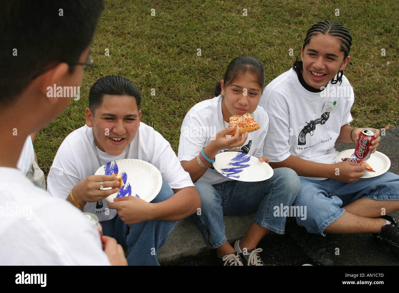 Miami Florida,non violence Project USA,apprendre apprend l'apprentissage,enseigner,étudiants éducation élève jeunesse,anti drogue anti violence,éducation,étude,non Banque D'Images