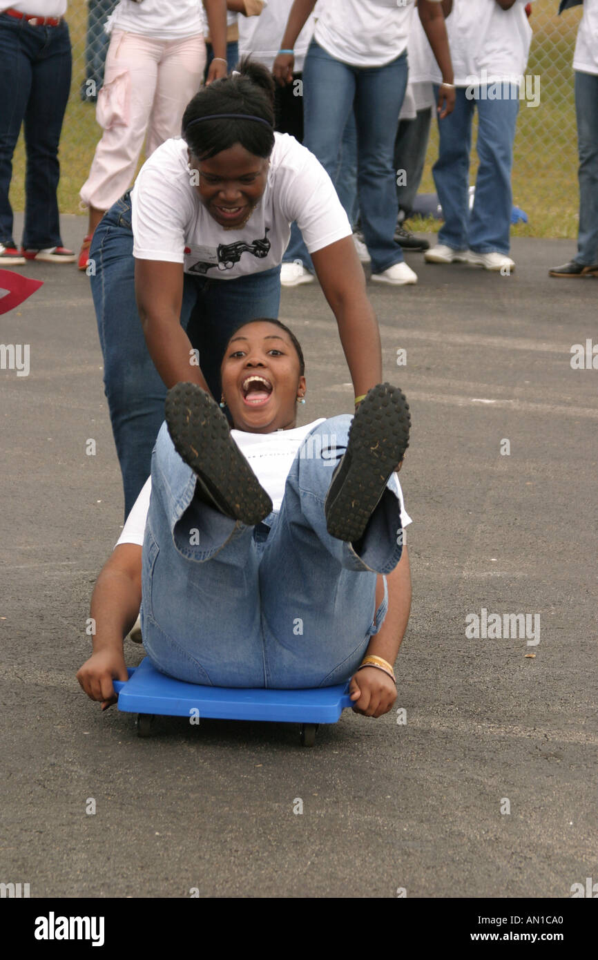 Miami Florida,non violence Project USA,apprendre apprend l'apprentissage,enseigner,étudiants éducation élève jeunesse,anti drogue anti violence,éducation,étude,non Banque D'Images