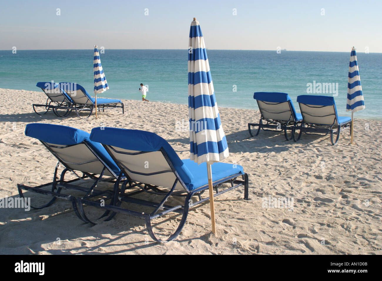 Miami Beach Florida,Atlantic Shore,rivage,côte,littoral,littoral,littoral,littoral,littoral,littoral,littoral,littoral,plage,location de chaises et parasols, les visiteurs Voyage tourisme touristique landm Banque D'Images