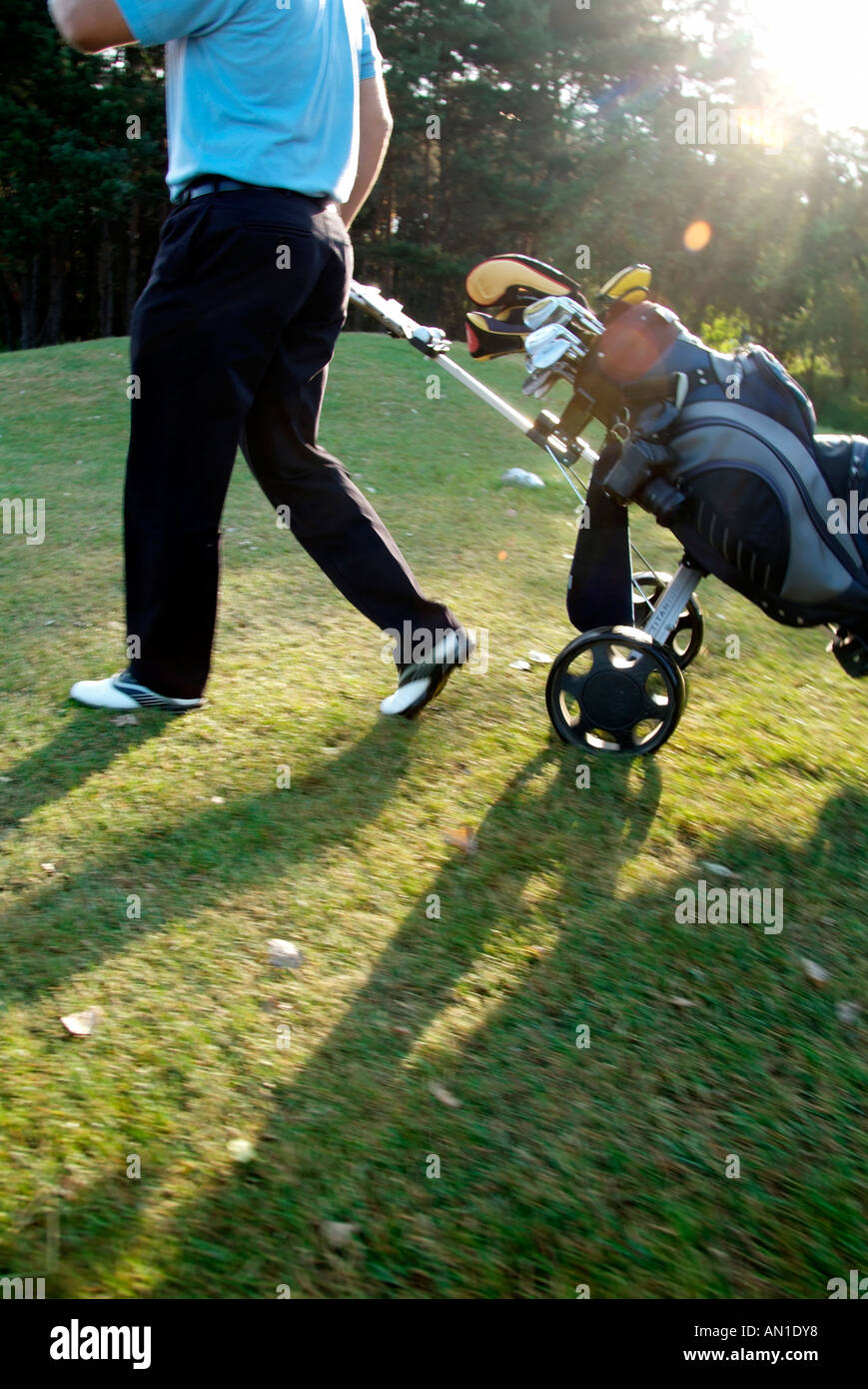 Golf Golf Golf, close-up d'un joueur qui possède son chariot de golf fairway creux Banque D'Images