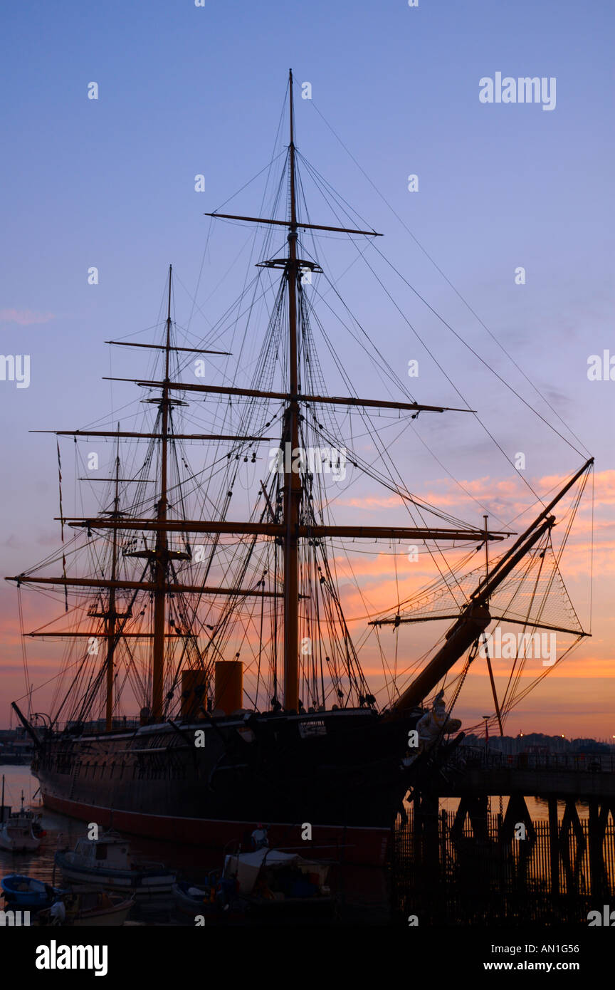 Le HMS Warrior au coucher du soleil Portsmouth Historic Dockyard England UK Banque D'Images