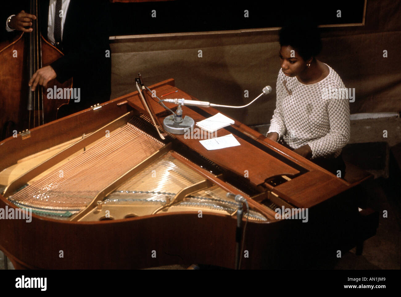 NINA SIMONE (1933-2003) Le chanteur à propos de 1967 Banque D'Images