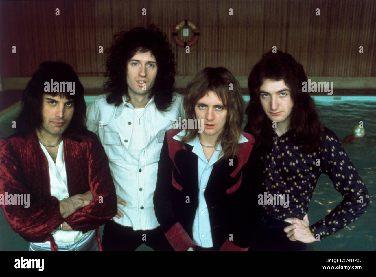 - Groupe de rock britannique Queen en 1976 à partir de l : Freddie Mercury, Brian May, Roger Taylor et John Deacon Banque D'Images