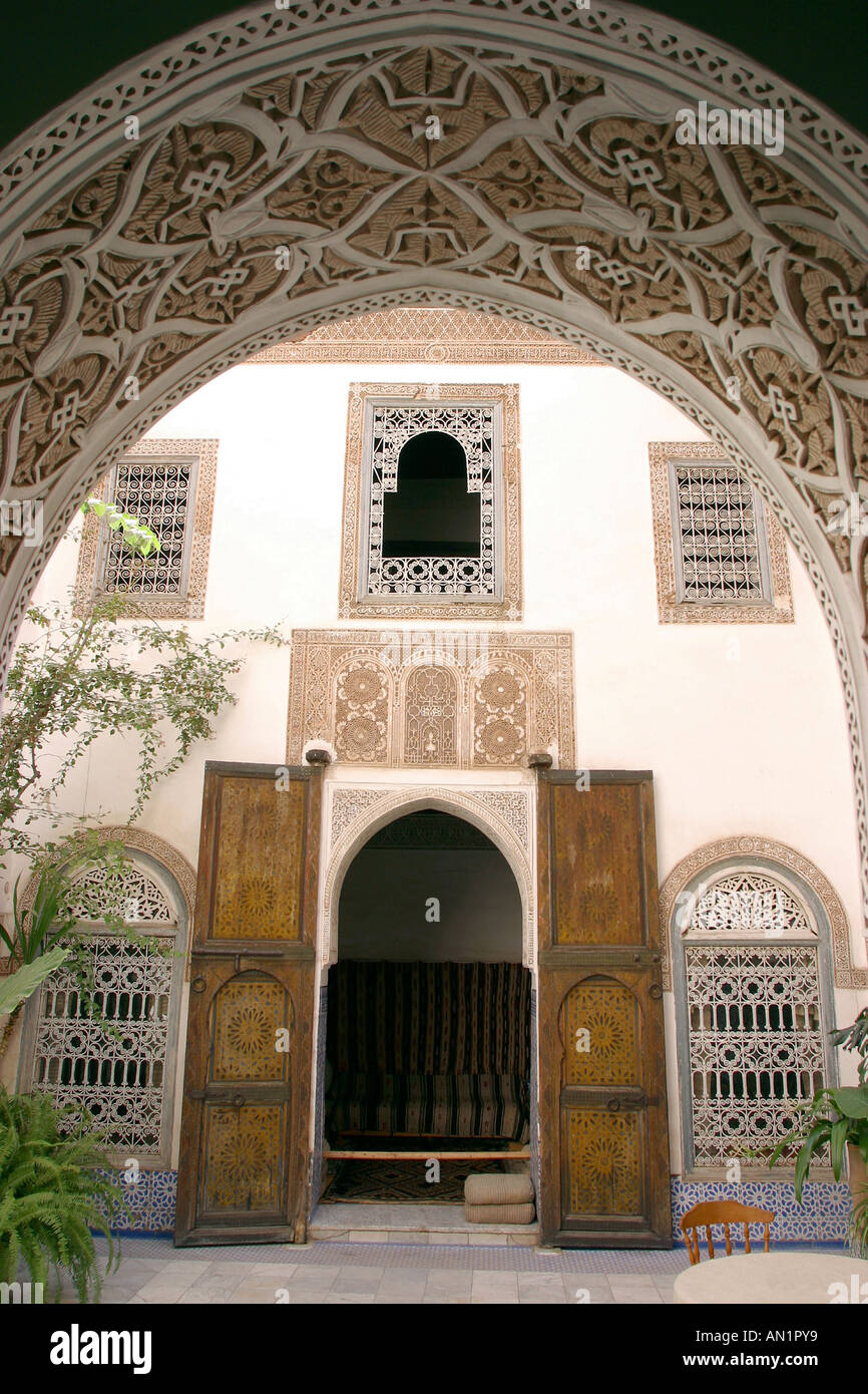 Maroc Marrakech Maison Tisikwin Cour et passage voûté Banque D'Images