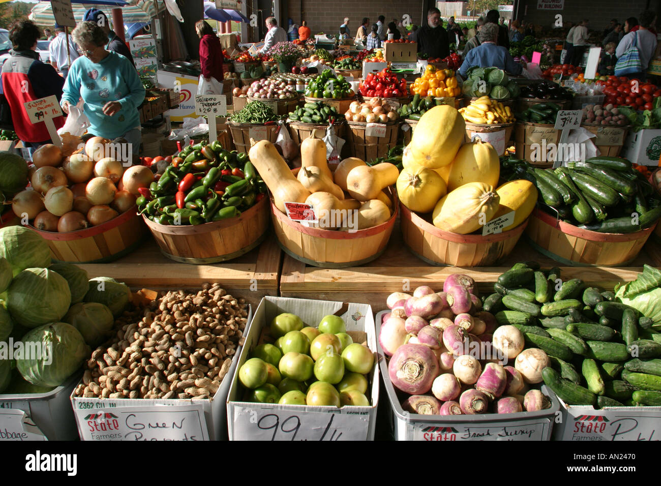 Raleigh Caroline du Nord,marché des fermiers d'État,produits,fruits,légumes,légumes,nourriture,vendeurs stall stands stands stand stand marché, tradition,mar Banque D'Images