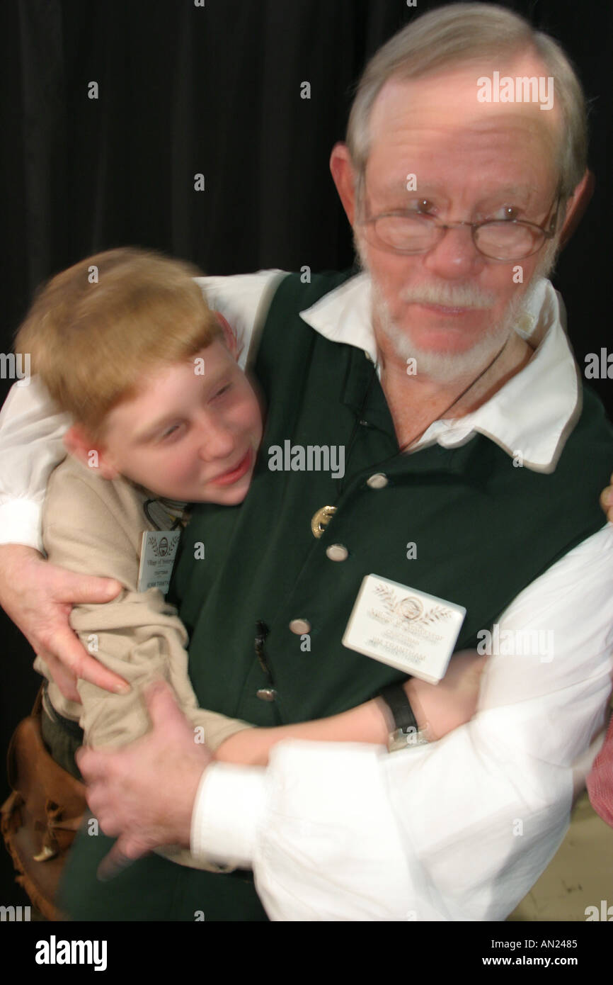 Raleigh Caroline du Nord, foire de l'État de Caroline du Nord, village d'antan, tradition, arts et artisanat, création, artisanat, compétences, grand-père et petit-fils, vi Banque D'Images