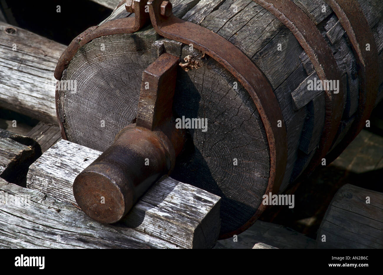 Le roulement de butée de roue du moulin en bois historique, Kvacany, Slovaquie Banque D'Images