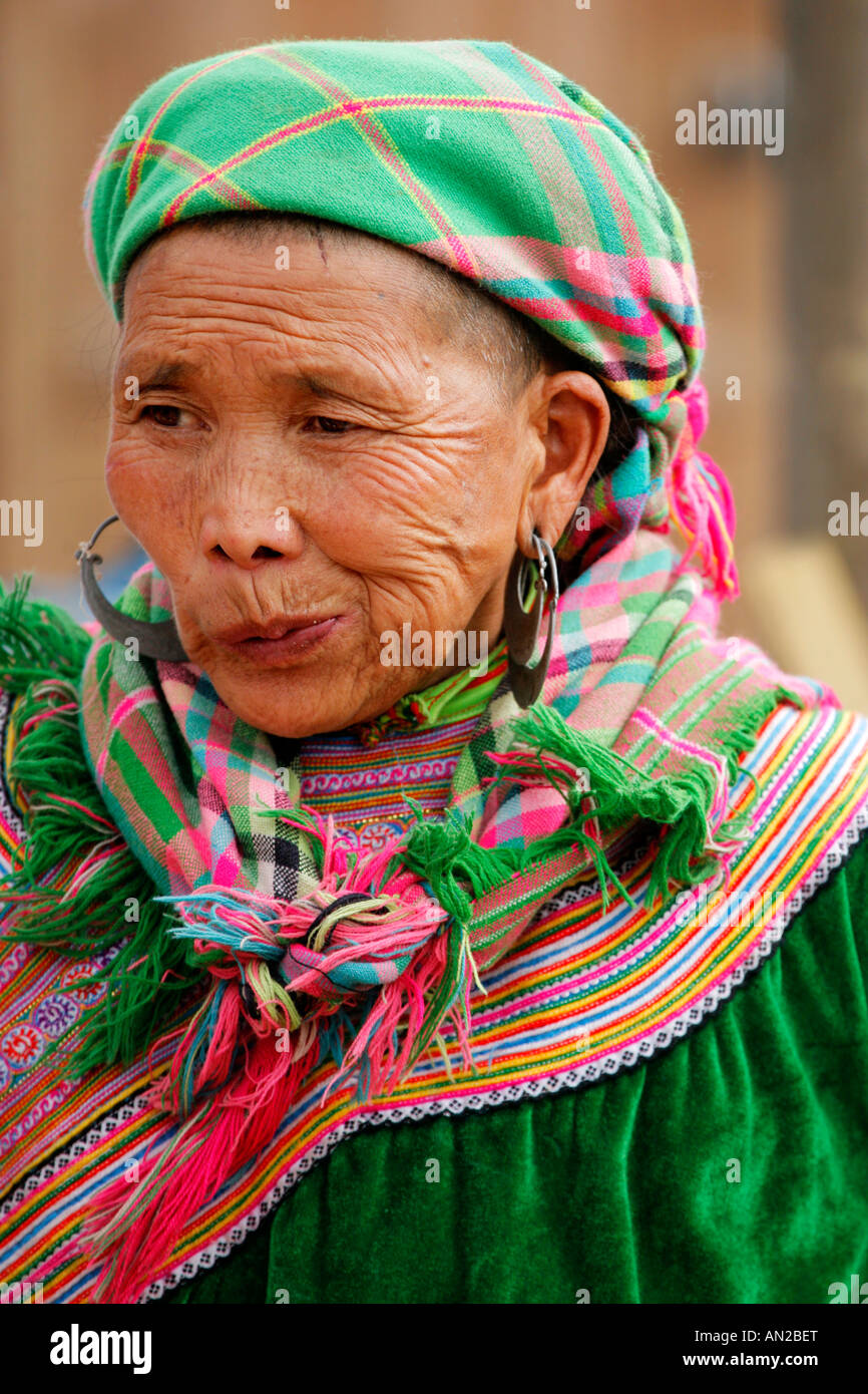 Flower Hmong au Bac Ha marché dans le nord du Vietnam Banque D'Images