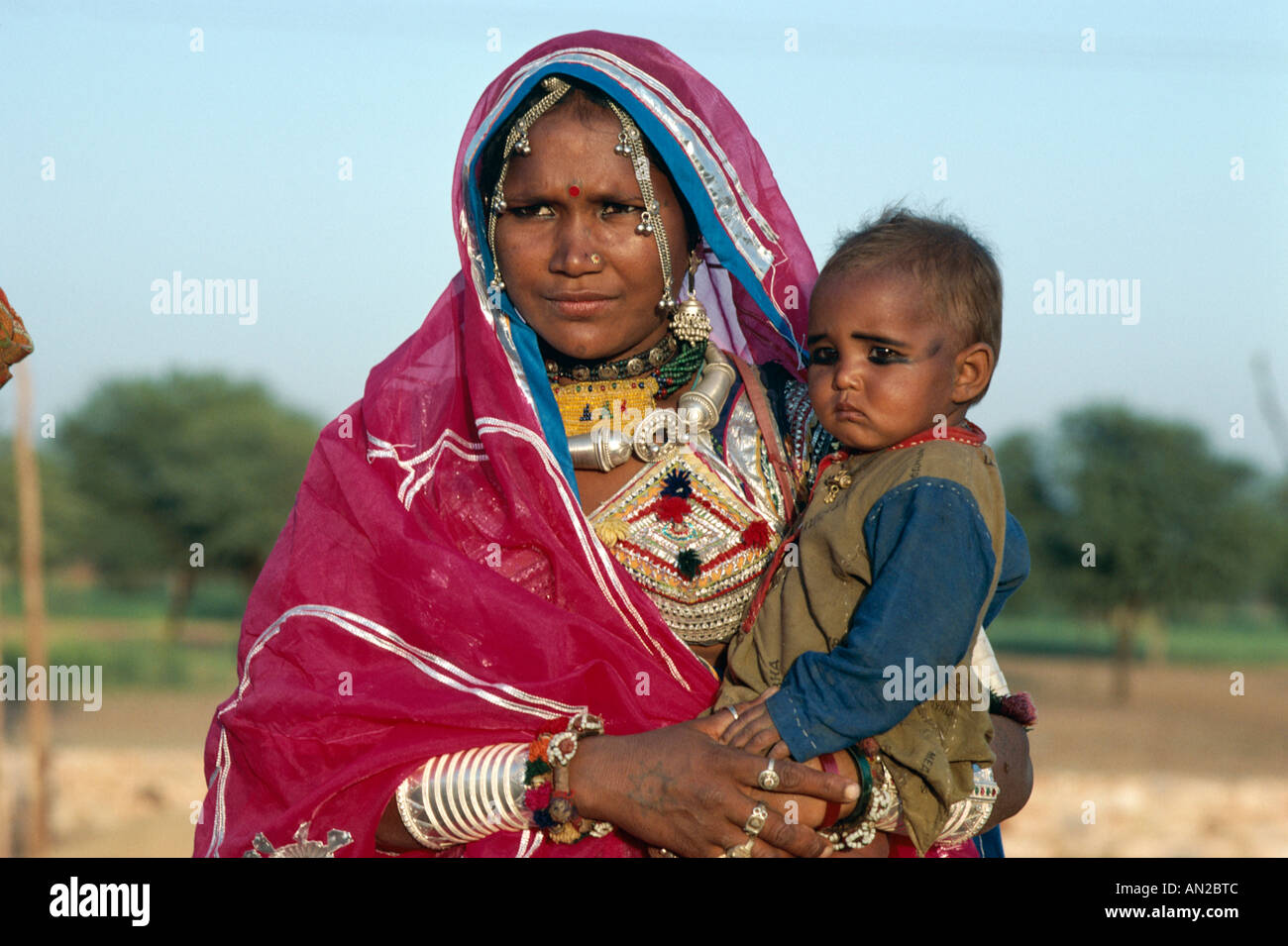 La mère et l'enfant tsigane Banjara, Rajasthan, Inde Banque D'Images