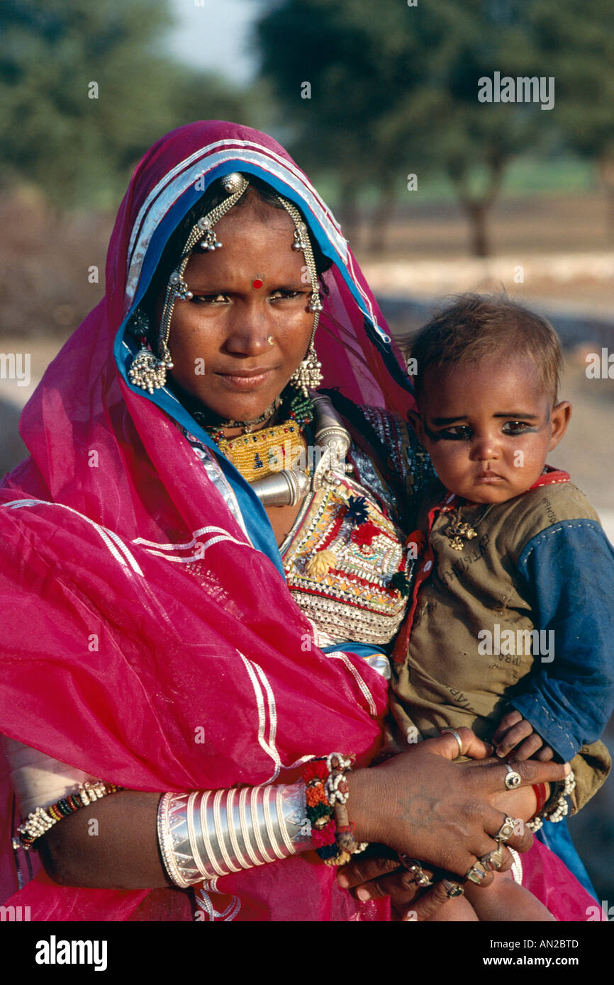 La mère et l'enfant tsigane Banjara, Rajasthan, Inde Banque D'Images