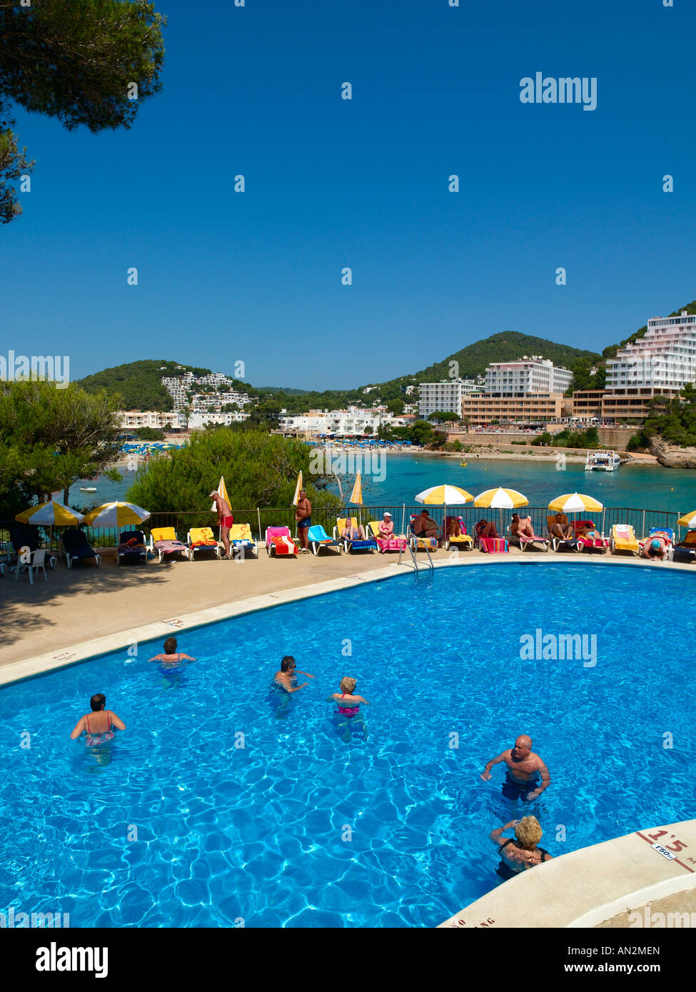 Ibiza, vue de la plage de Cala Llonga Resort Domaine de l''Hotel Cala Llonga Banque D'Images