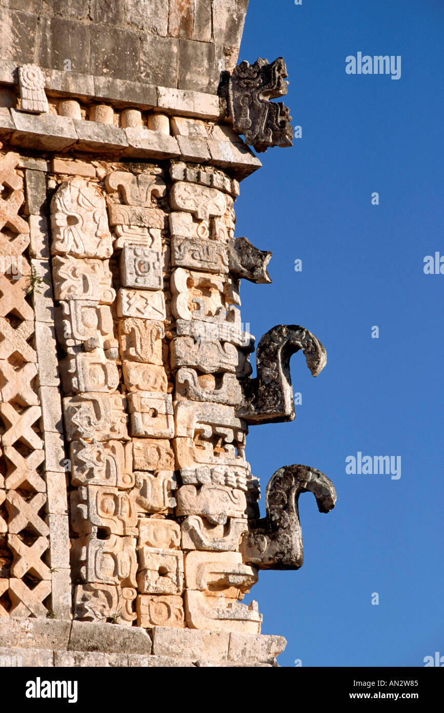 Détail des sculptures dans l'Uxmal maya au Mexique. Banque D'Images