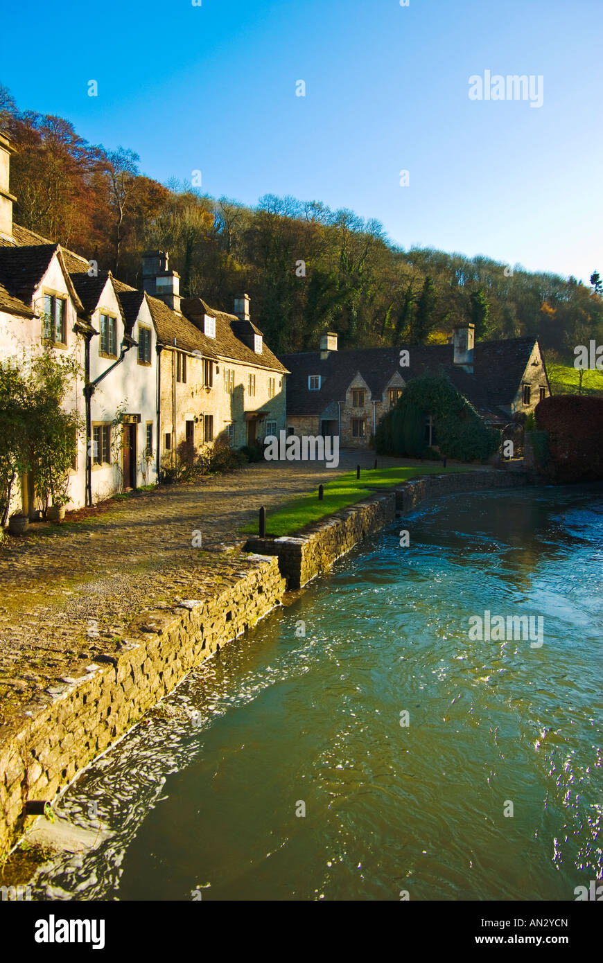 Dans le village de Castle Combe Cotswolds Wiltshire Angleterre Anglais UK UE Banque D'Images