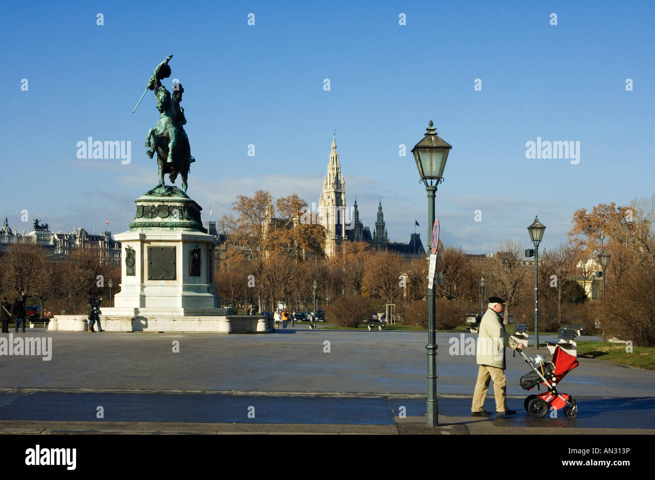 Statue de l'archiduc Charles d'Autriche sur la Heldenplatz (Place des Héros) à côté de la Hofburg Banque D'Images