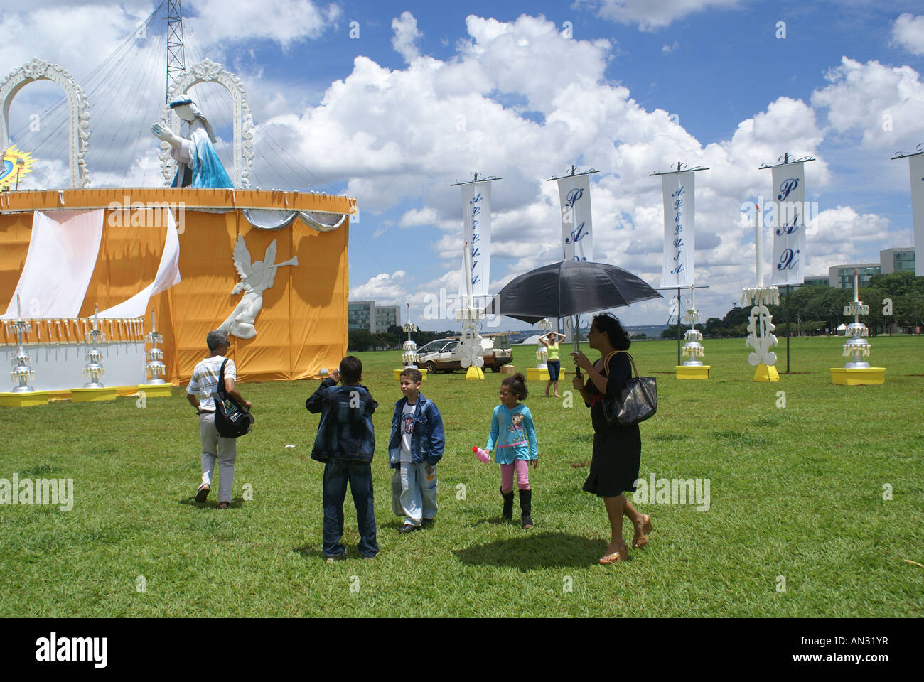 Les touristes visitant Brasilia, Brésil Banque D'Images