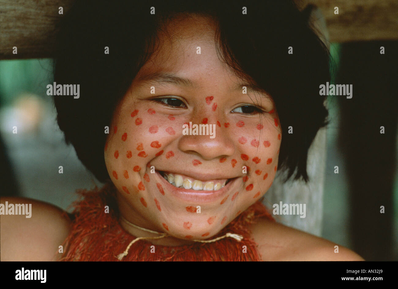 Les jeunes Yagua Indian Girl / Portrait, Iquitos, Pérou, Amazon Banque D'Images
