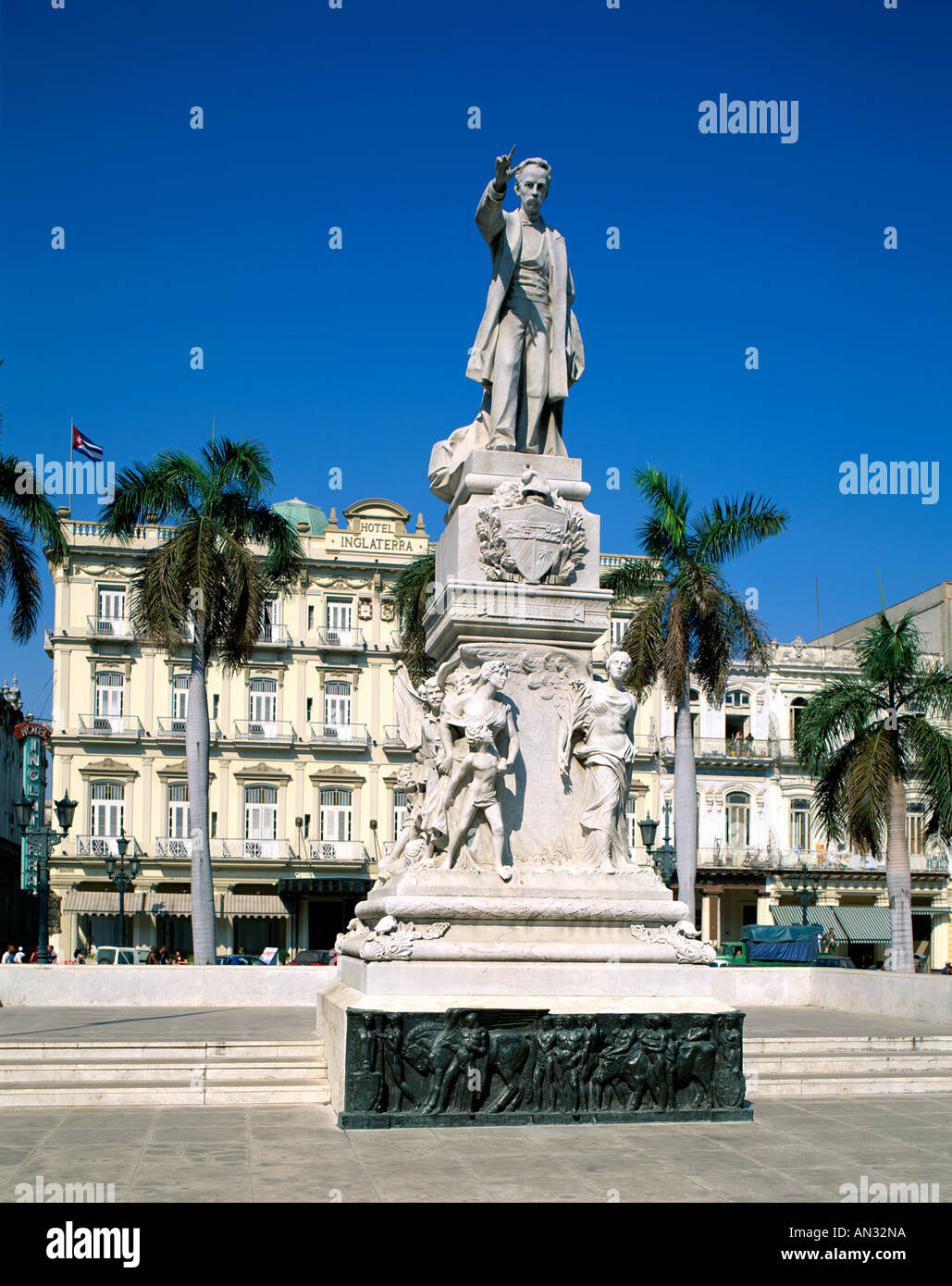 Jose Marti Statue & Hotel Inglaterra, La Havane (La Habana), Cuba Banque D'Images