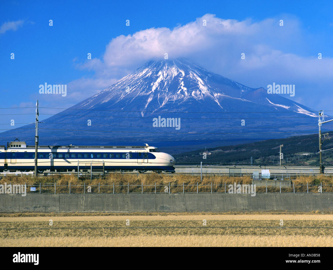 Le Shinkansen, le train avec le Mont Fuji Japon Shizuoka Banque D'Images