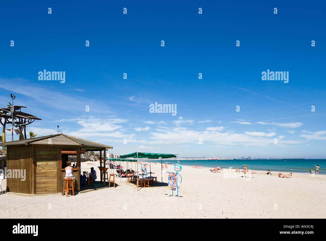Plage Et Bar De Plage La Pineda Près De Salou Costa