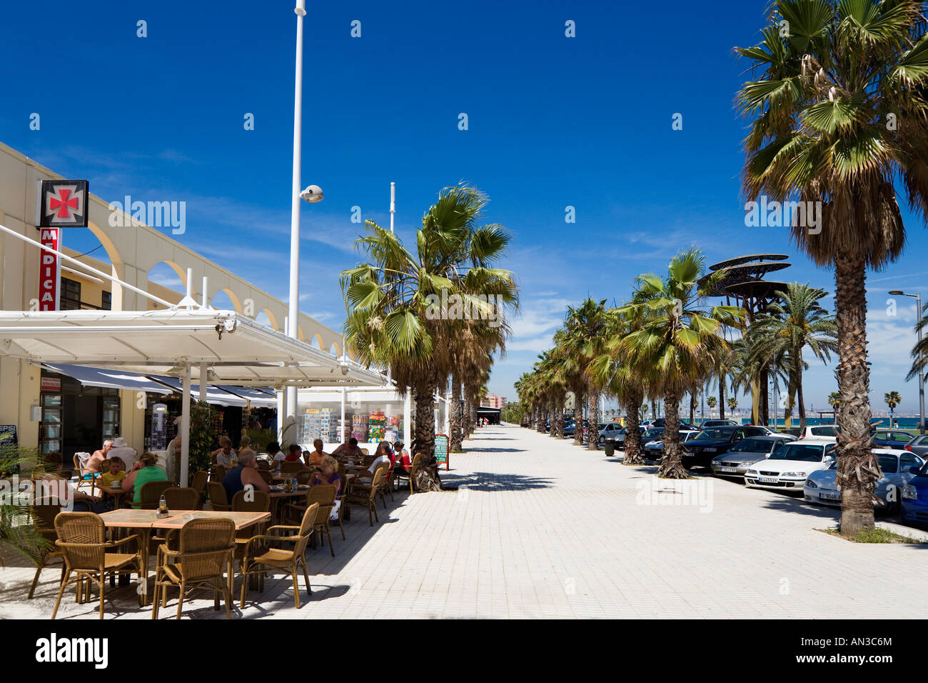 Restaurant en bord de mer, La Pineda, près de Salou, Costa Dorada, Espagne Banque D'Images