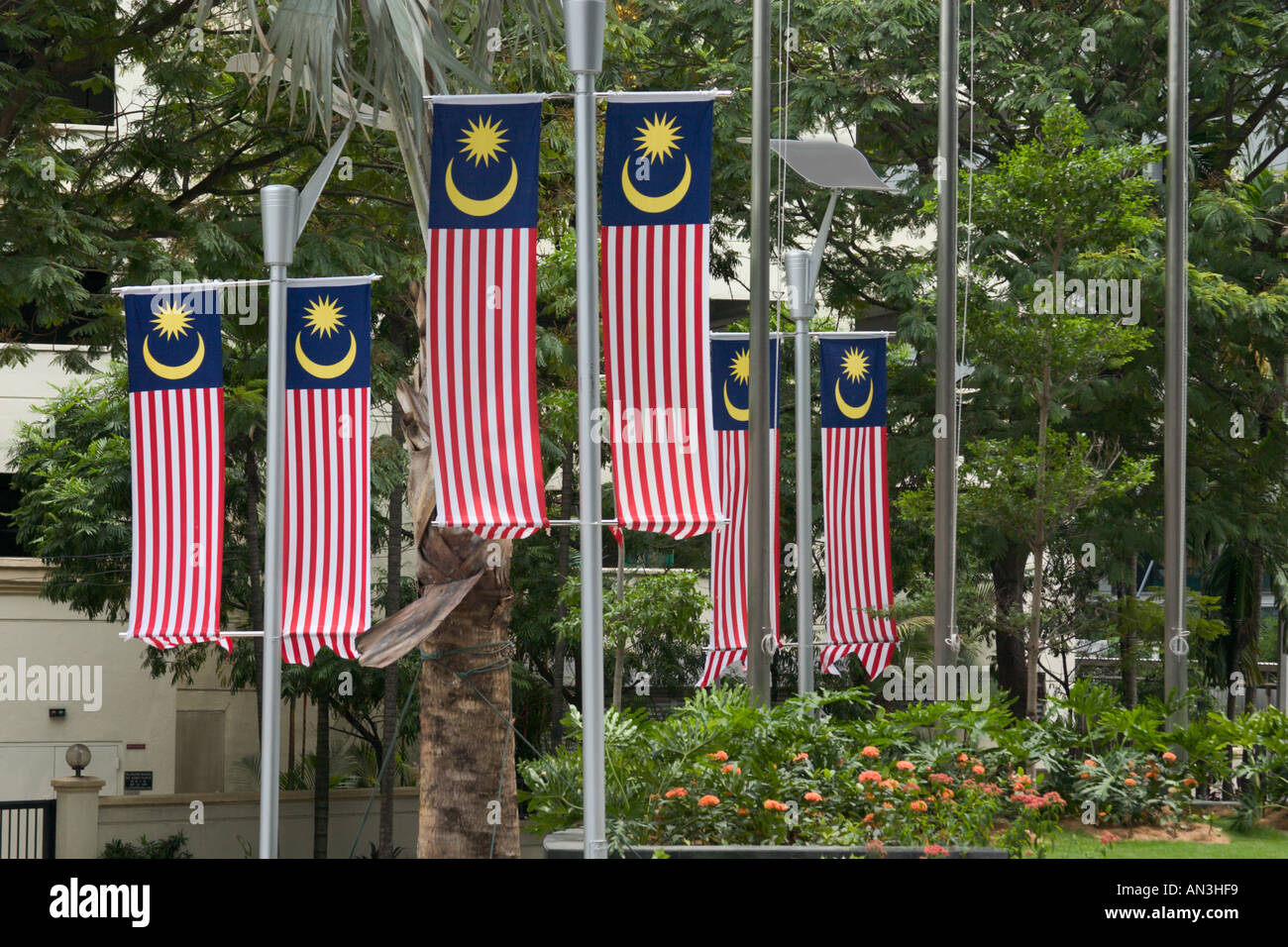 Drapeaux de Malaisie pendaison le concept du patriotisme lampadaires Banque D'Images