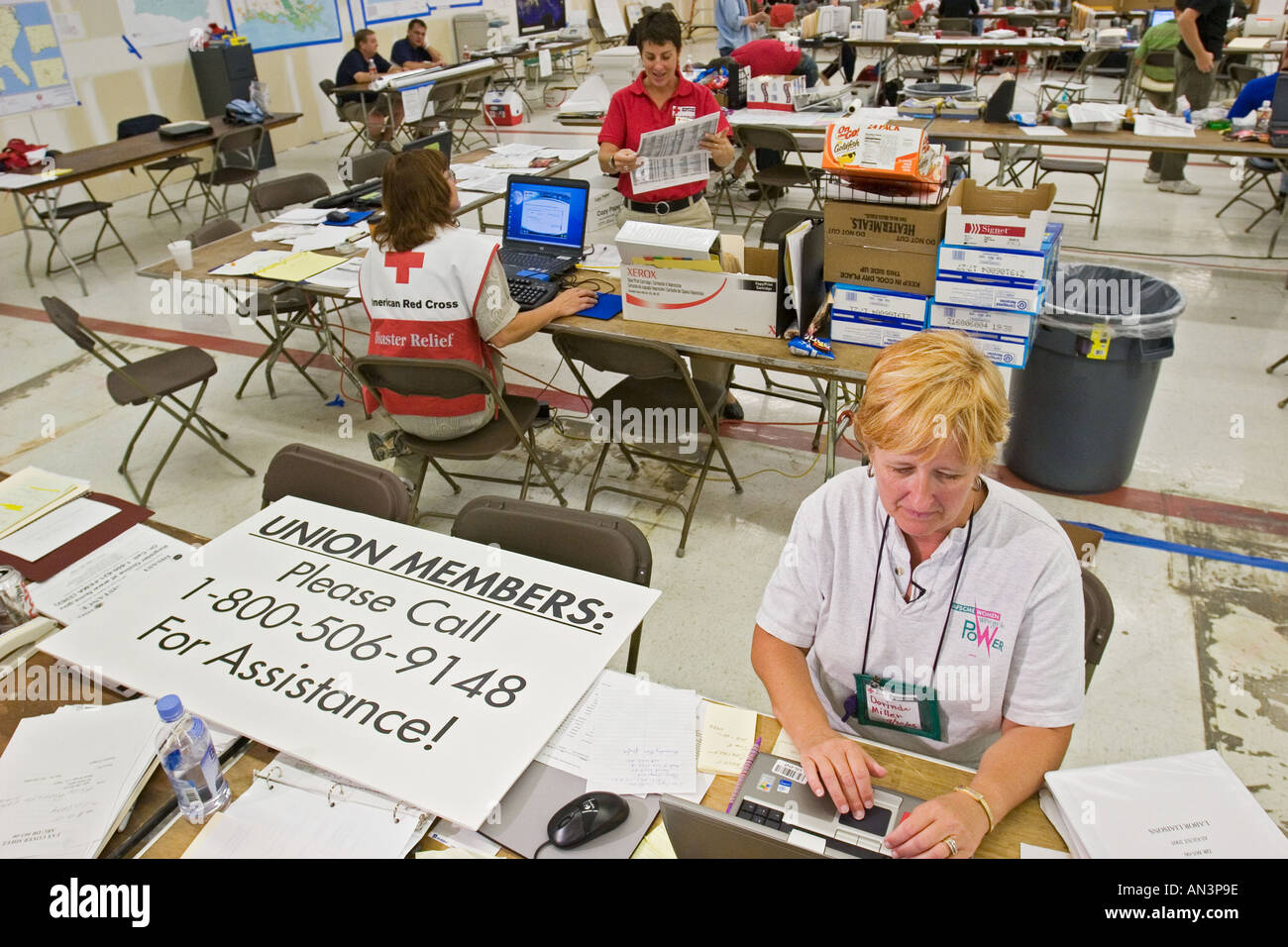 Bénévole dans l'effort de l'ouragan Katrina Banque D'Images