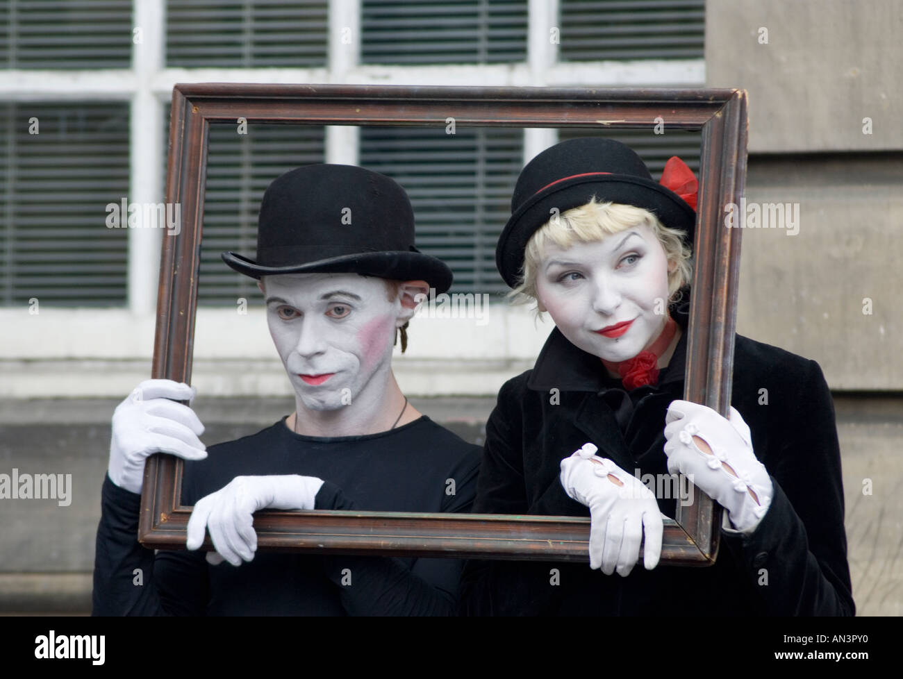 Mimes d'effectuer dans le Royal d'Édimbourg pendant le festival Fringe Banque D'Images