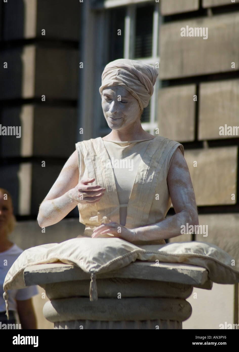 Agissant comme un artiste de rue mime dans le Royal Mile Banque D'Images