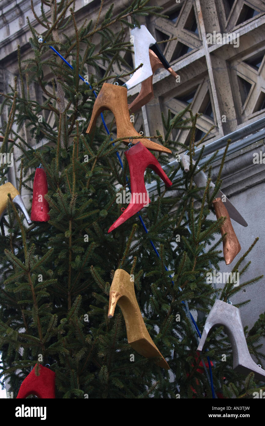 Chaussure haut talon des décorations de sapin de Noël à Montmartre Paris Banque D'Images