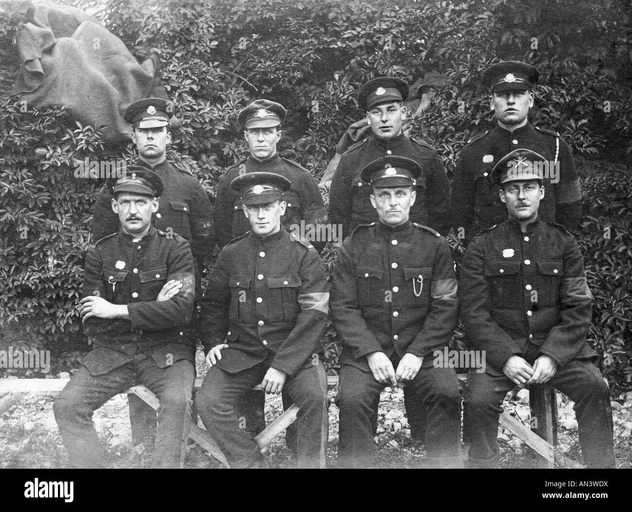 Photo de famille de 1915 du groupe d'hommes du Yorkshire, avant d'être envoyés aux combats face à la grande guerre. Banque D'Images
