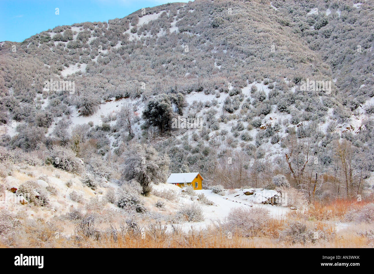 Ranch house près de California State route 33 près de Ventura pendant une tempête de rares Banque D'Images